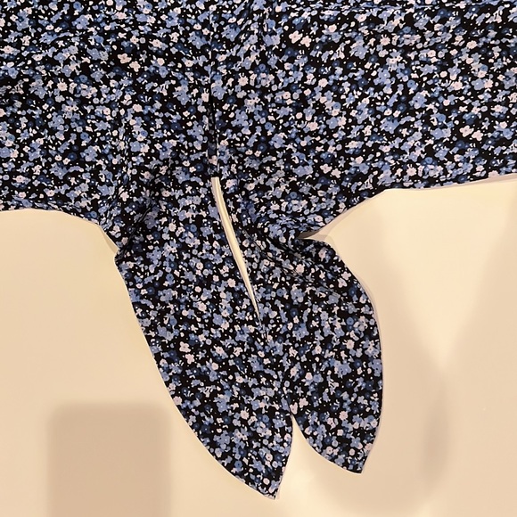 Michael Kors gorgeous navy blue floral blouse Keyhole front opening long sleeves - Picture 5 of 12